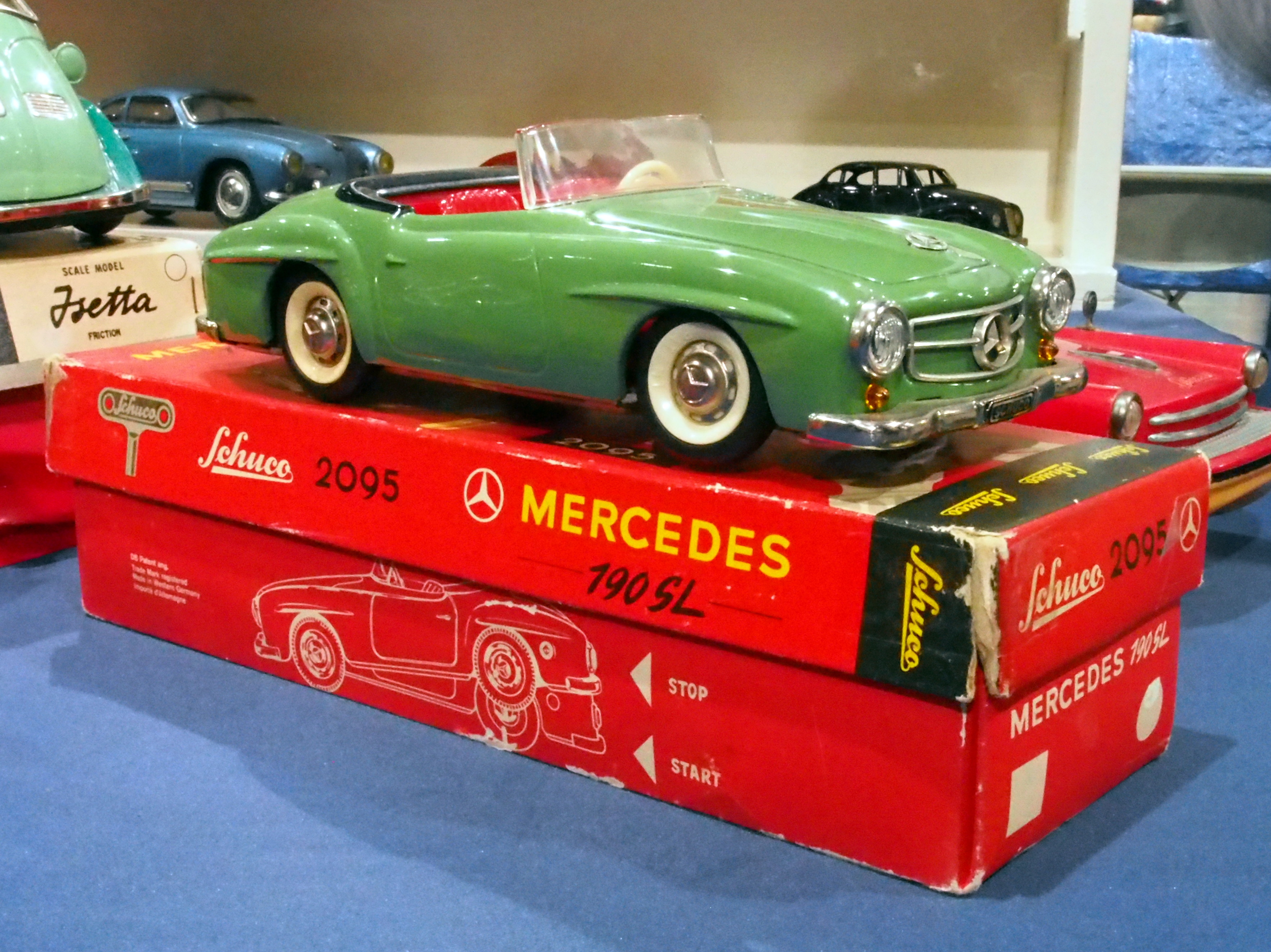 Litho_tin_toy_green_Mercedes_190SL,_Schuco_2095_pic3.JPG