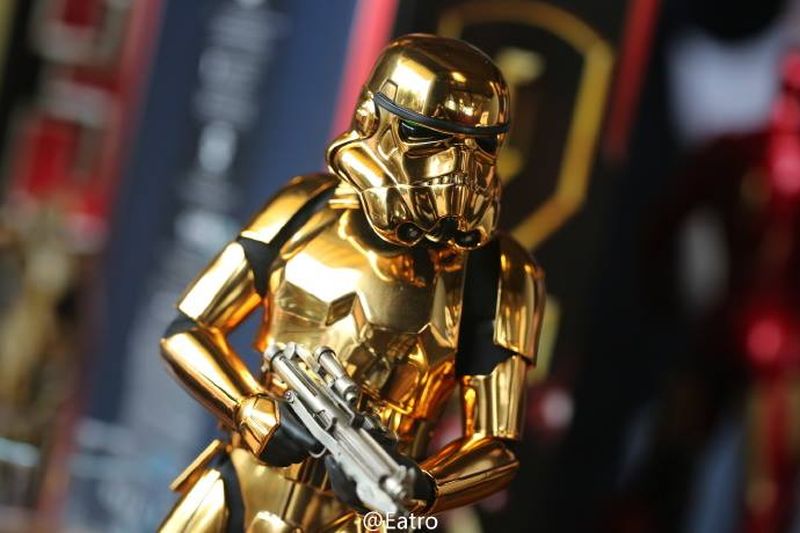 Hot-Toys-Gold-Stormtrooper.jpg