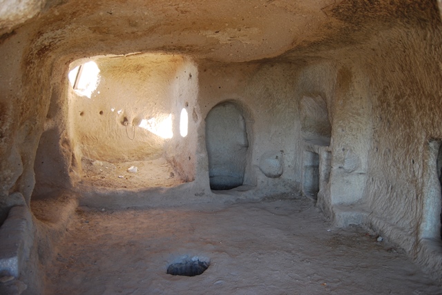 Cave-homes-inside-Uchisar-castle.jpg