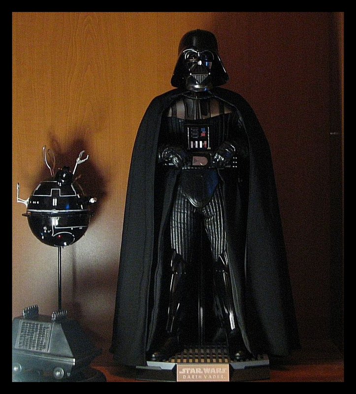 Hot-Toys-Darth-Vader-Quarter-Scale-Figure-27.jpg