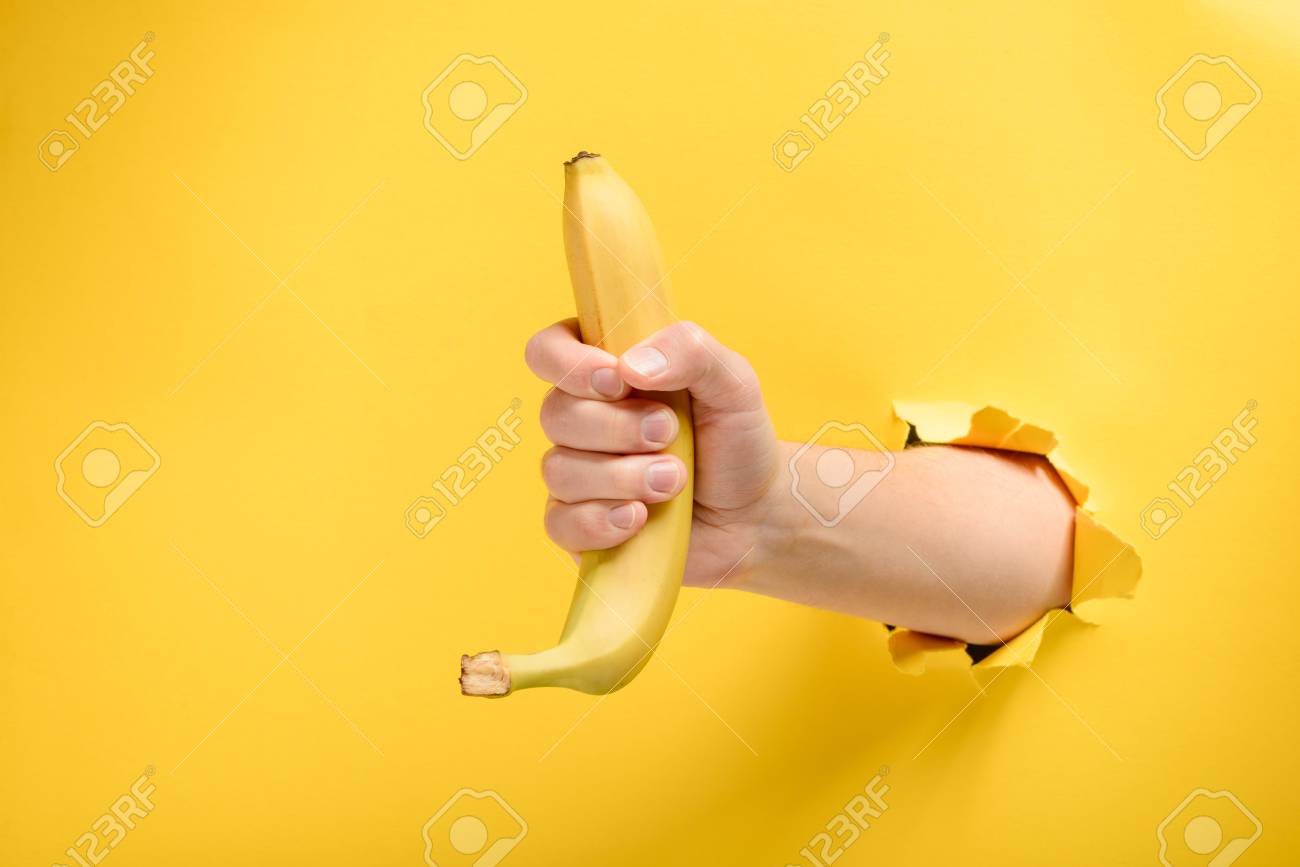 118736240-hand-giving-a-ripe-banana.jpg