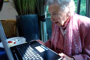 44-grandma-computer.jpg