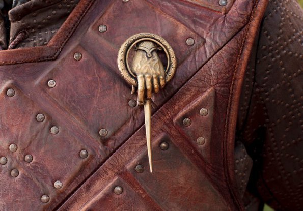 Hand-Brooch-game-of-thrones-20577471-595-415.jpg