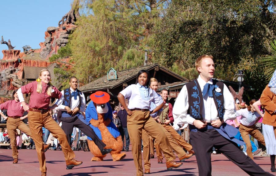 frontierland912837_large.jpg