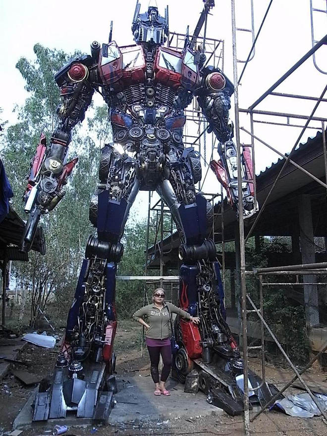 transformer-statue-march2011b.jpg