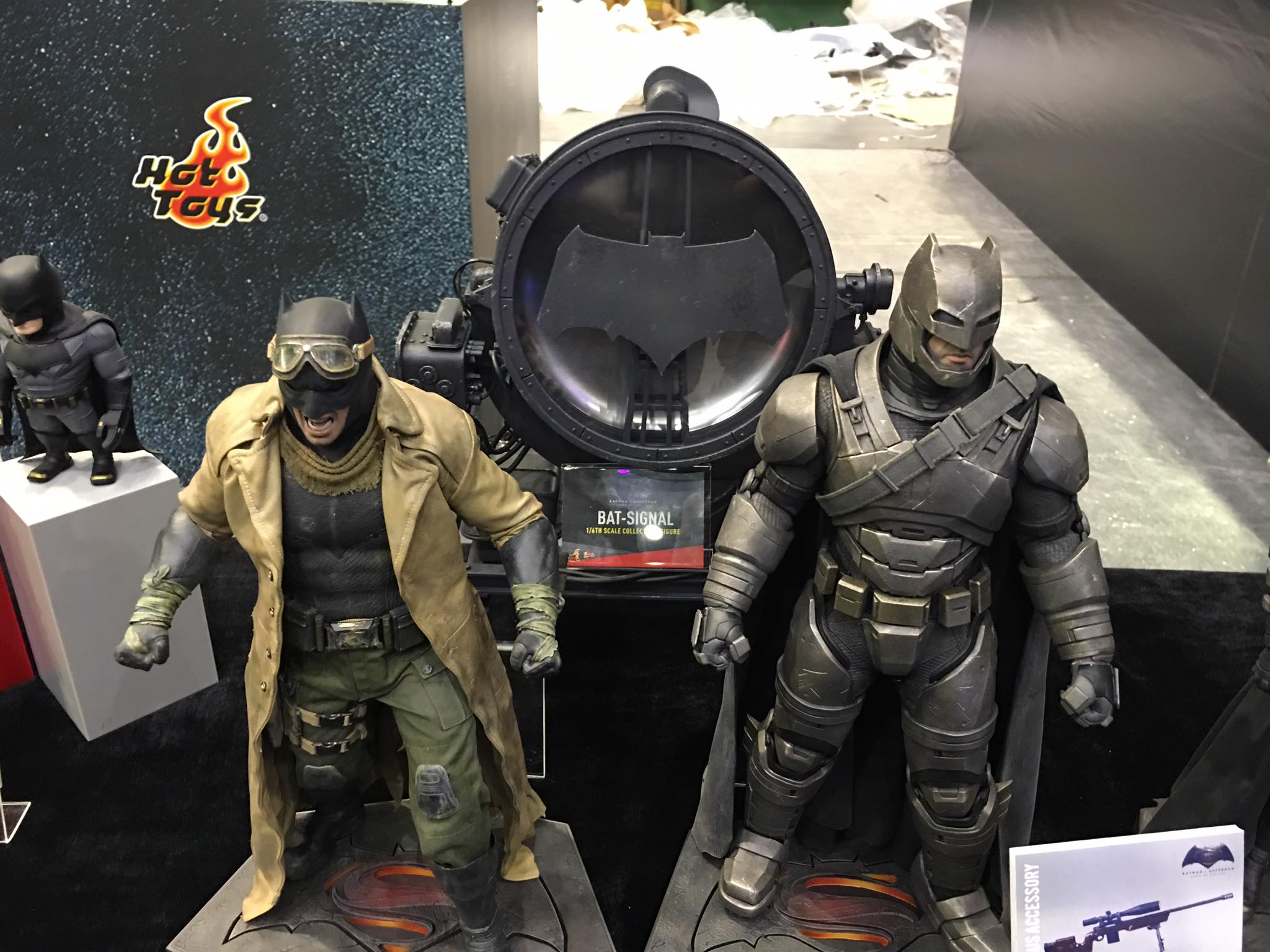 TS15-Hot-Toys-Batman-v-Superman-003.jpg