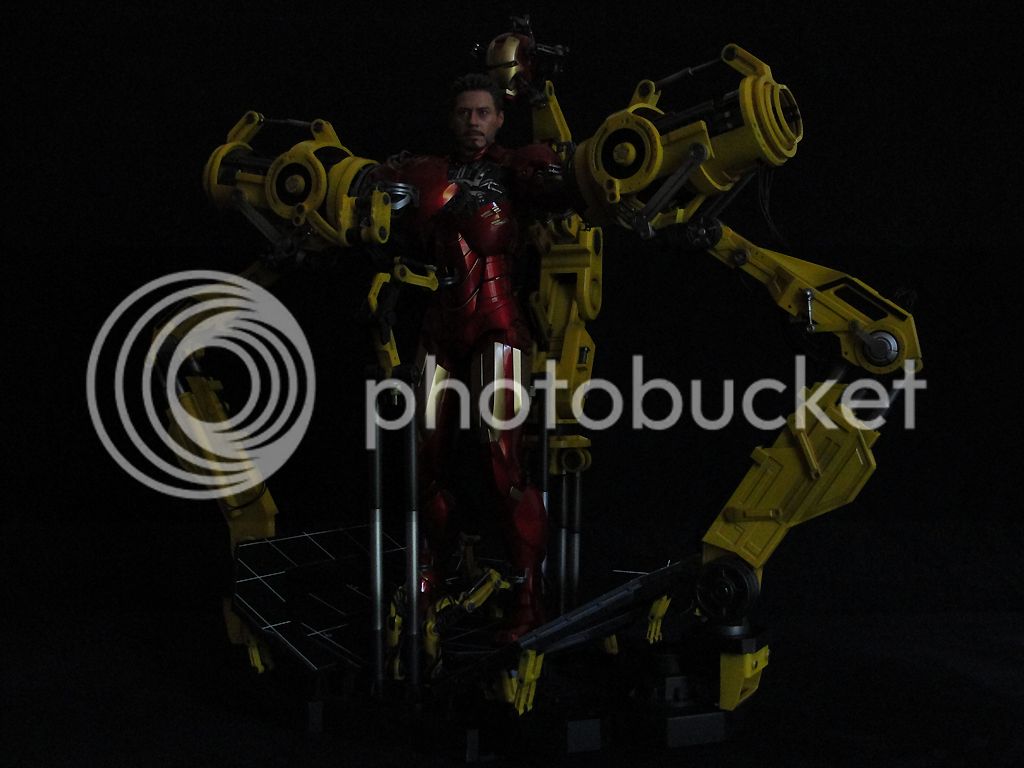 IronMan2-SuitUpGantry3.jpg